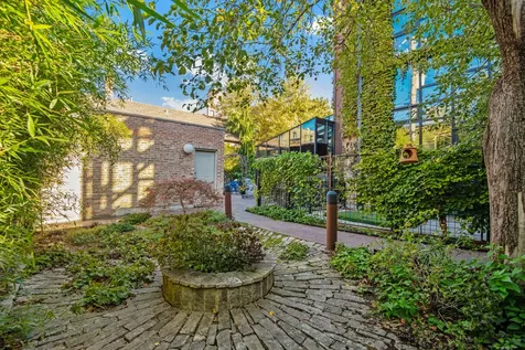 1652 North Leavitt Street Chicago IL 60647