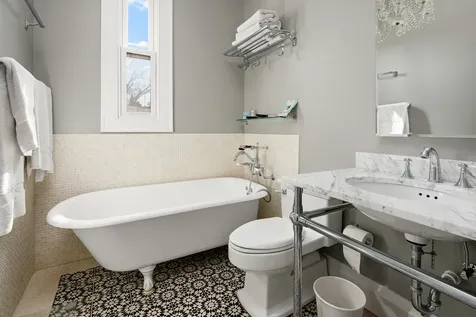 1652 North Leavitt Street Chicago IL 60647