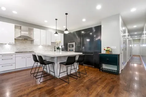 1536 West Walton Street Chicago IL 60642