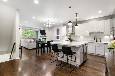 1536 West Walton Street Chicago IL 60642