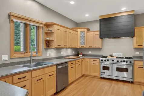 4N428 Kingswood Court Wayne IL 60184