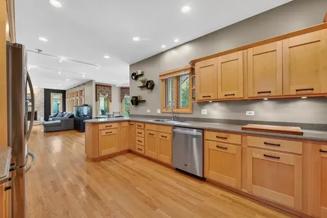 4N428 Kingswood Court Wayne IL 60184