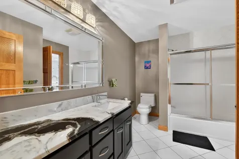 4N428 Kingswood Court Wayne IL 60184