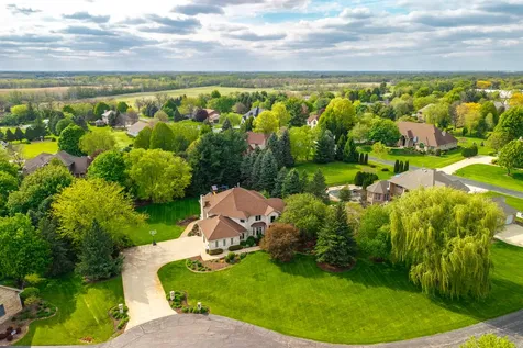 4N428 Kingswood Court Wayne IL 60184
