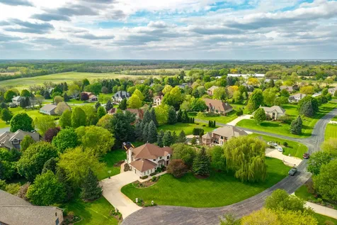 4N428 Kingswood Court Wayne IL 60184