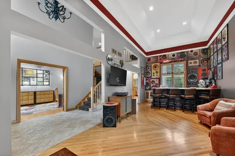 4N428 Kingswood Court Wayne IL 60184