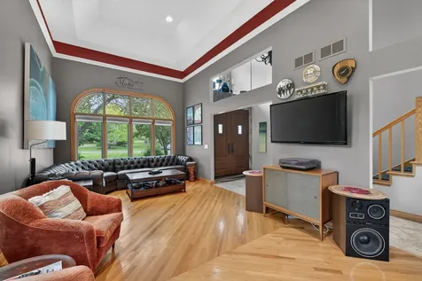 4N428 Kingswood Court Wayne IL 60184