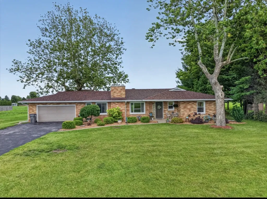 1564 East 16th Road Streator IL 61364
