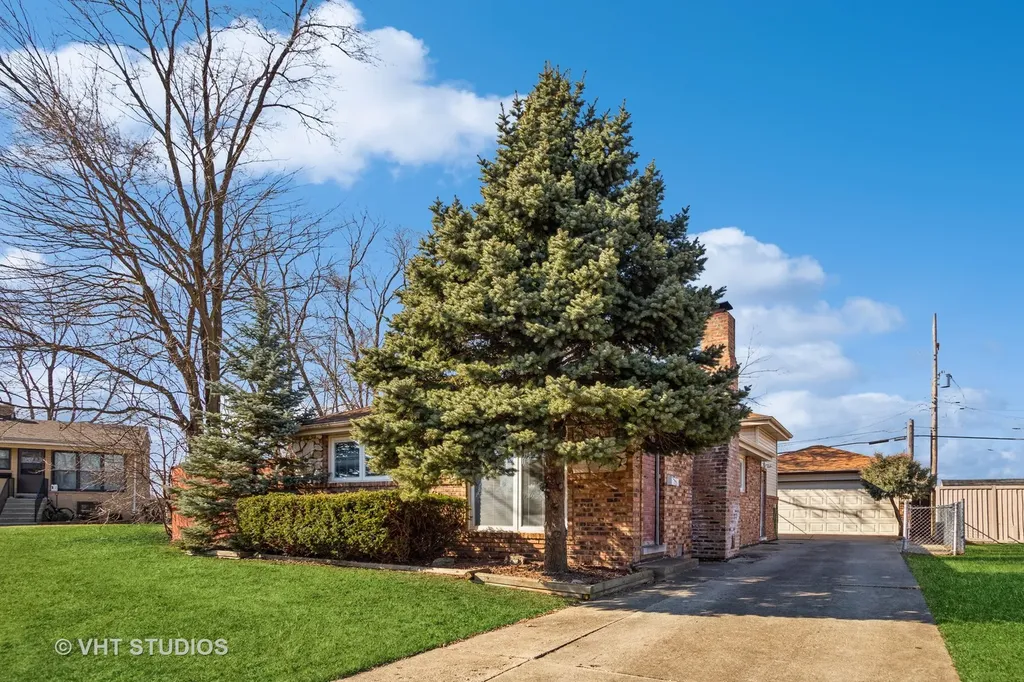608 North Craig Place Addison IL 60101