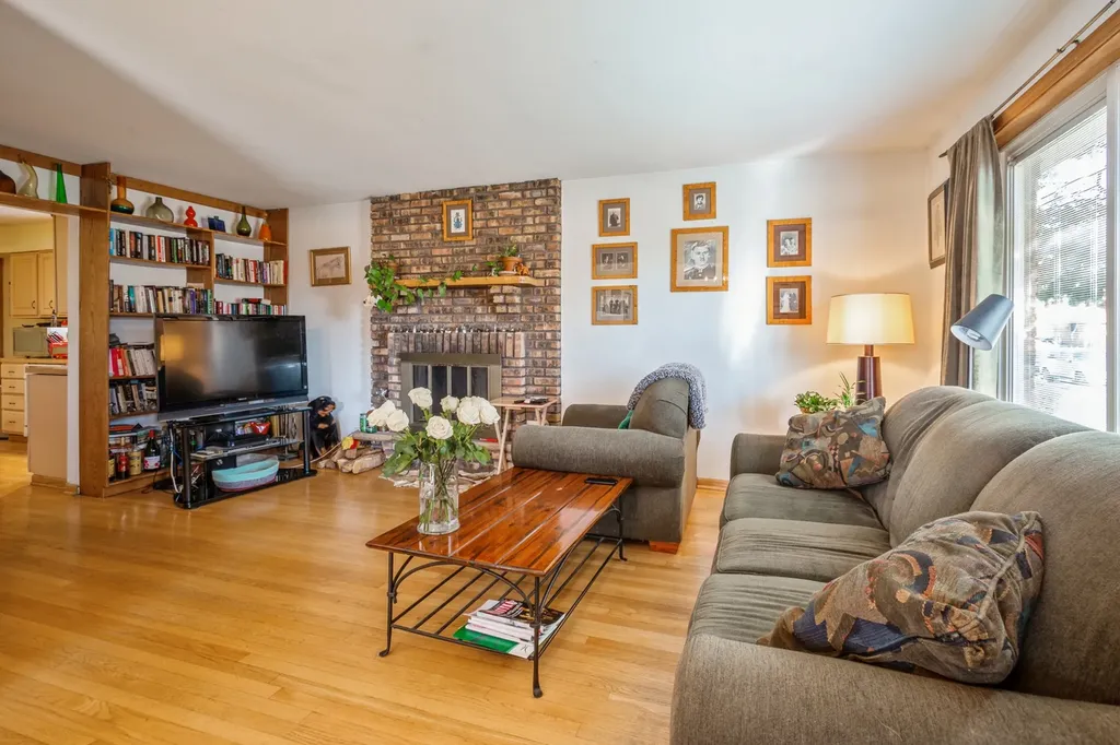 608 North Craig Place Addison IL 60101