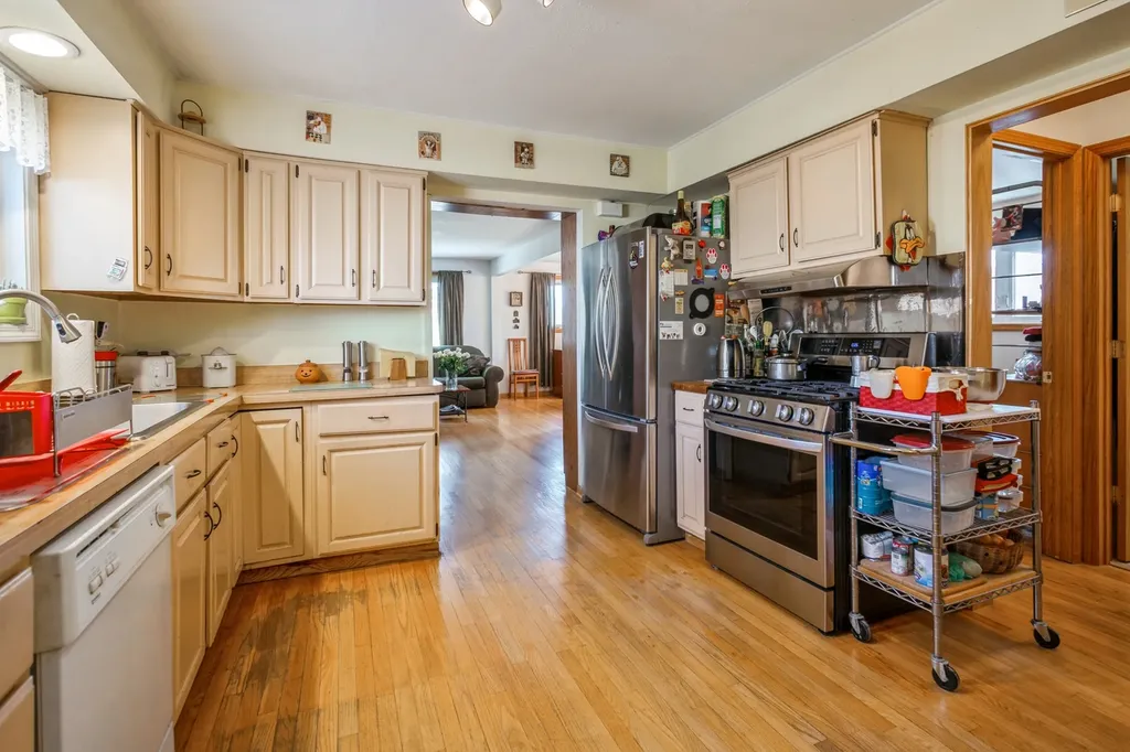 608 North Craig Place Addison IL 60101