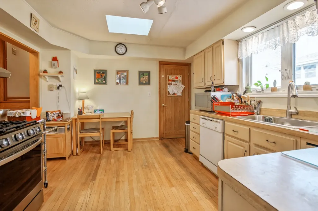 608 North Craig Place Addison IL 60101