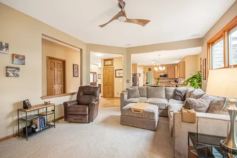752 Easton Lane Elk Grove Village IL 60007