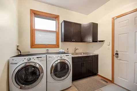 752 Easton Lane Elk Grove Village IL 60007