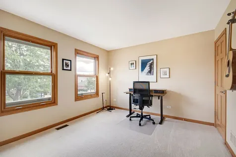 752 Easton Lane Elk Grove Village IL 60007