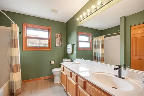 752 Easton Lane Elk Grove Village IL 60007