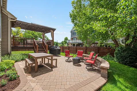 752 Easton Lane Elk Grove Village IL 60007