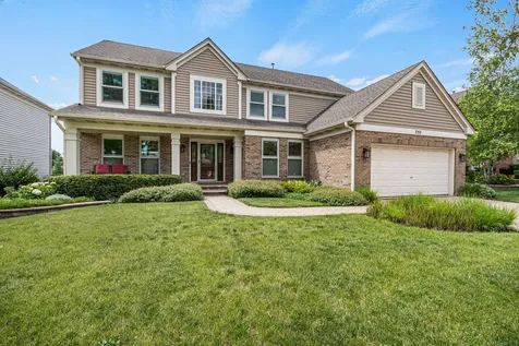 752 Easton Lane Elk Grove Village IL 60007