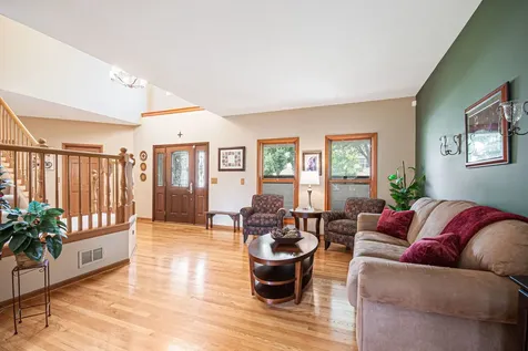752 Easton Lane Elk Grove Village IL 60007