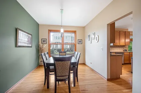 752 Easton Lane Elk Grove Village IL 60007