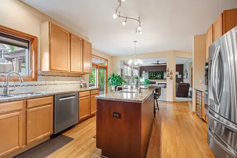752 Easton Lane Elk Grove Village IL 60007