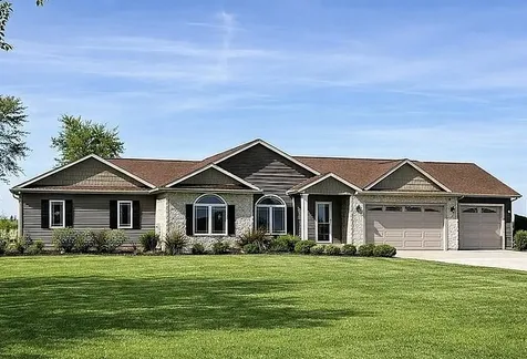 3142 County Road 1600 N El Paso IL 61738
