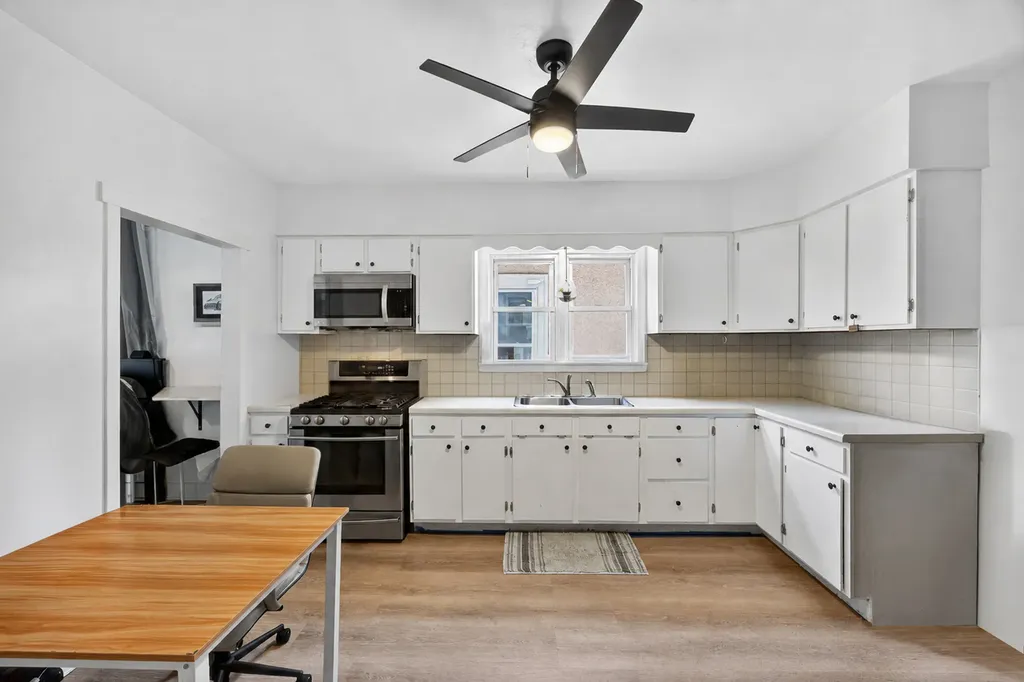 13219 South Houston Avenue Chicago IL 60633