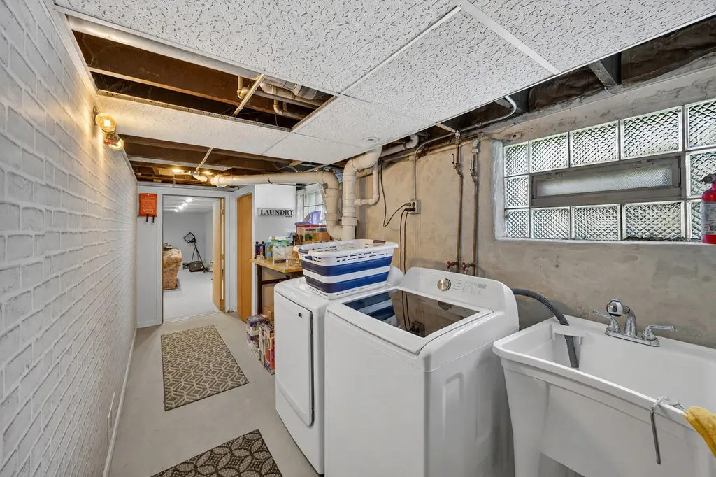 13219 South Houston Avenue Chicago IL 60633
