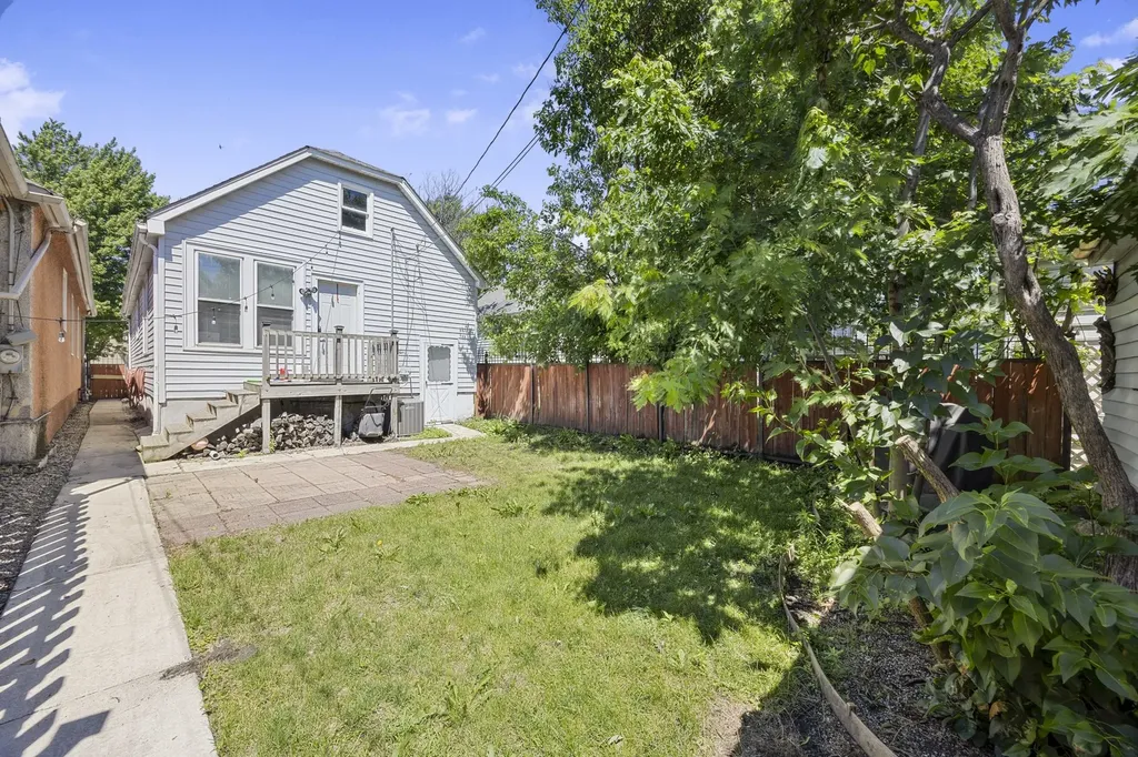 13219 South Houston Avenue Chicago IL 60633