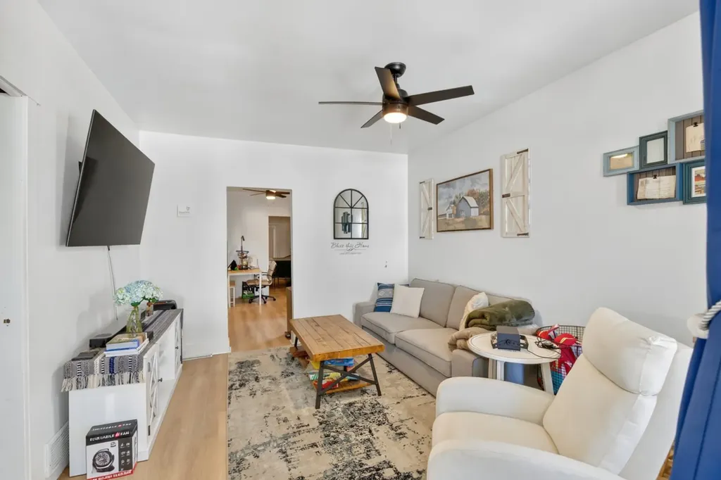 13219 South Houston Avenue Chicago IL 60633