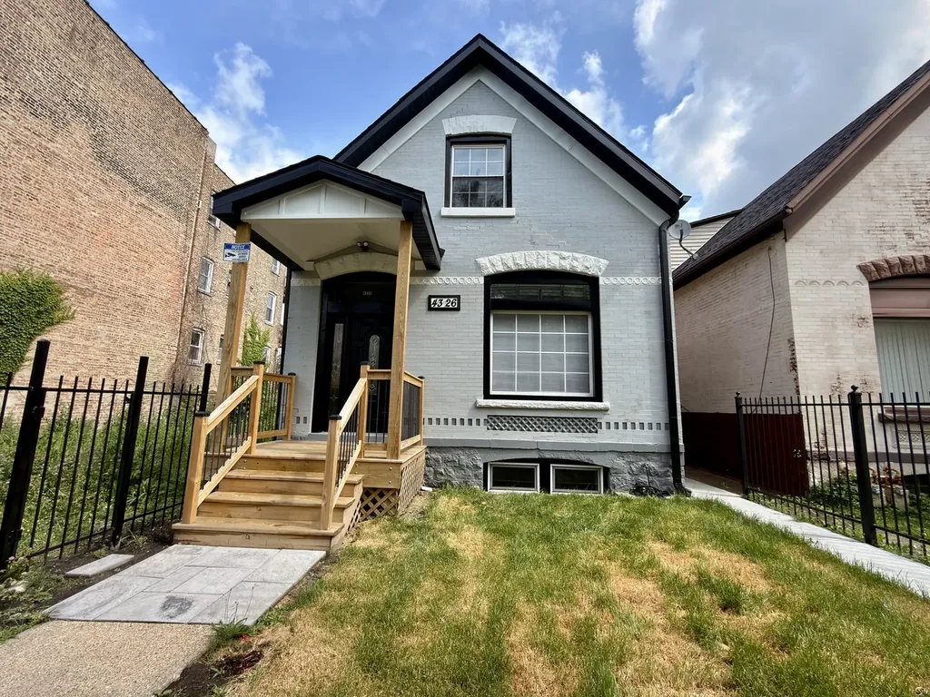4326 West Washington Boulevard Chicago IL 60624