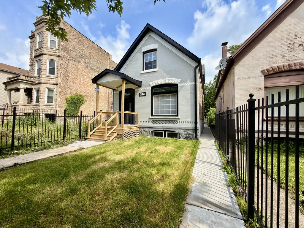 4326 West Washington Boulevard Chicago IL 60624