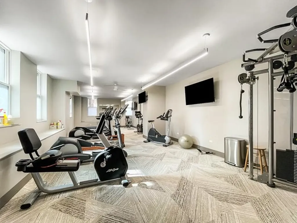 2440 North Lakeview Avenue Chicago IL 60614