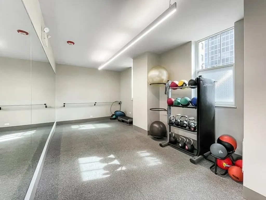 2440 North Lakeview Avenue Chicago IL 60614