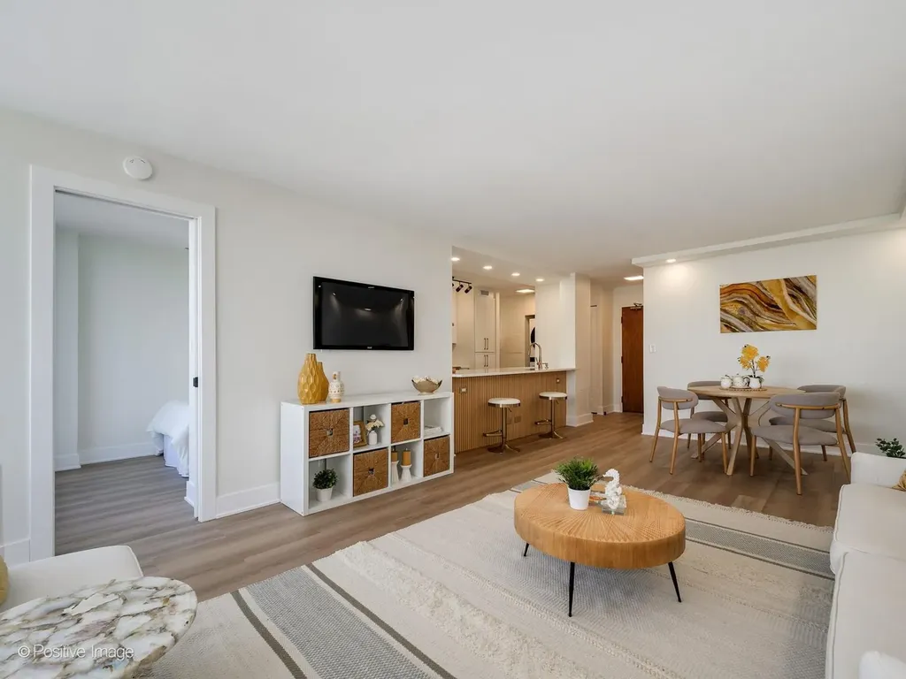 4170 North Marine Drive Chicago IL 60613
