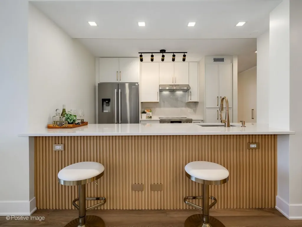 4170 North Marine Drive Chicago IL 60613