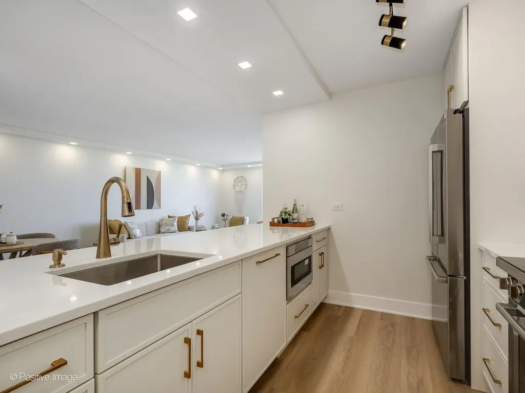 4170 North Marine Drive Chicago IL 60613