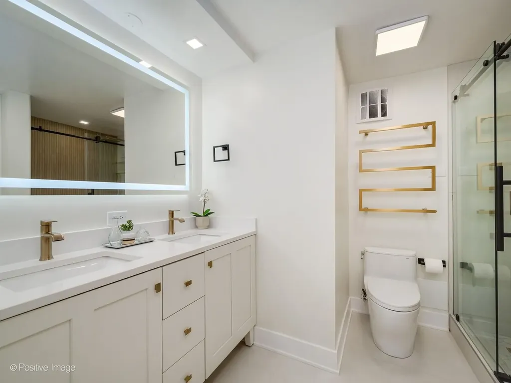 4170 North Marine Drive Chicago IL 60613