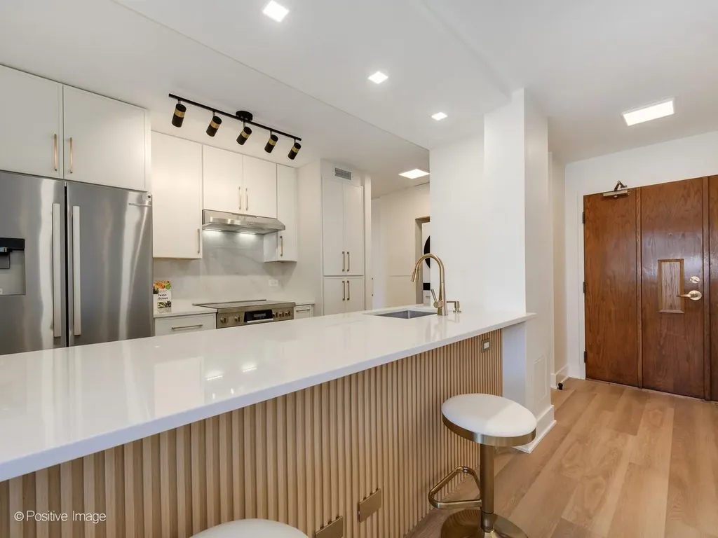 4170 North Marine Drive Chicago IL 60613