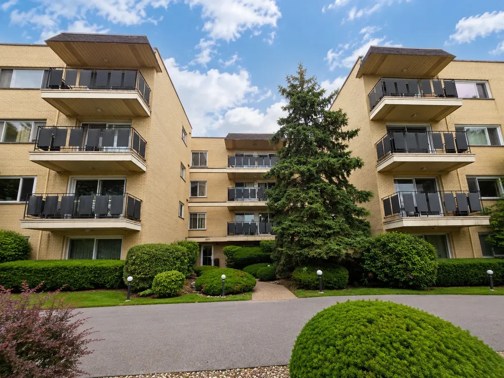 8230 Elmwood Avenue Skokie IL 60077