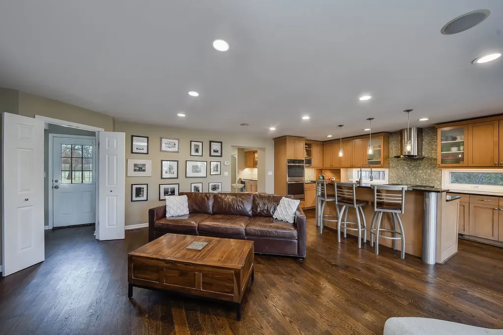 541 Park Row Glen Ellyn IL 60137