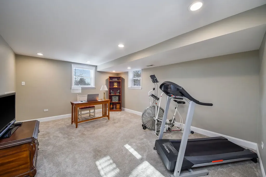 541 Park Row Glen Ellyn IL 60137