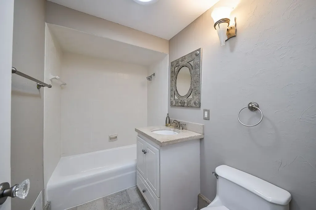 541 Park Row Glen Ellyn IL 60137