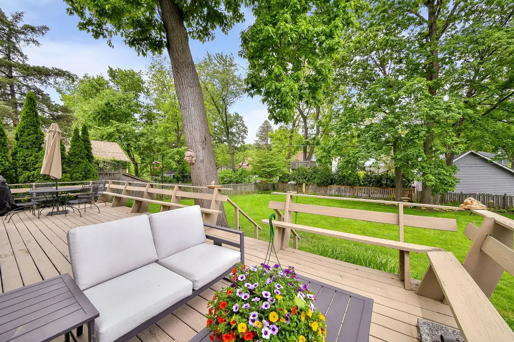 541 Park Row Glen Ellyn IL 60137