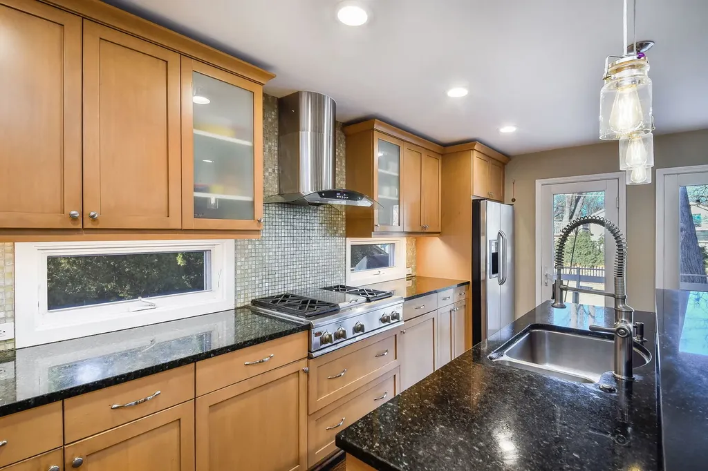 541 Park Row Glen Ellyn IL 60137