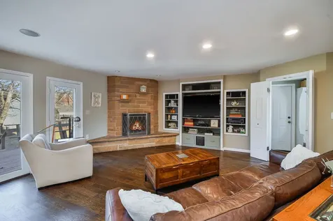 541 Park Row Glen Ellyn IL 60137
