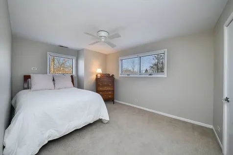 541 Park Row Glen Ellyn IL 60137