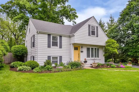 541 Park Row Glen Ellyn IL 60137