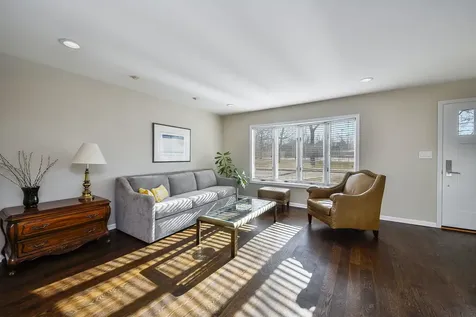 541 Park Row Glen Ellyn IL 60137