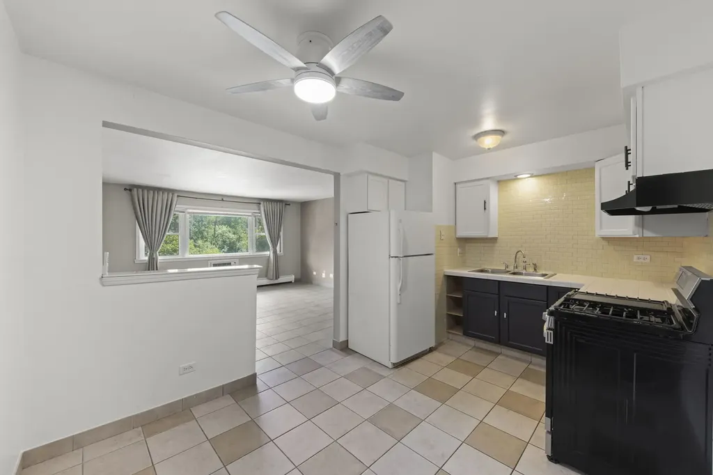255 East Oak Street Addison IL 60101